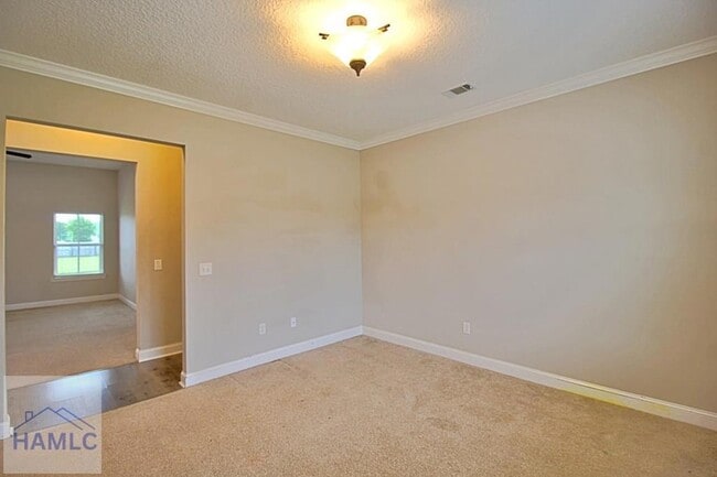 Building Photo - 582 Burke Dr