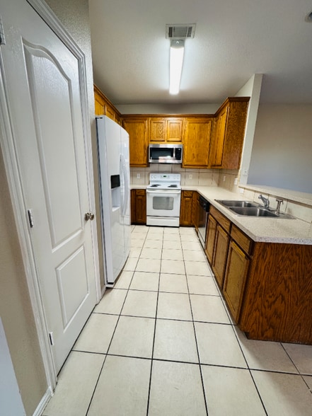 Building Photo - 5705 Swords Dr