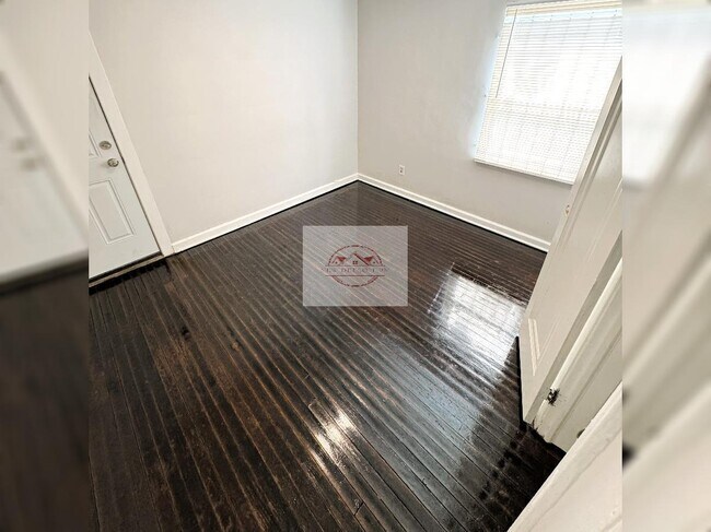Building Photo - Charming 3-Bedroom Home in Vibrant Detroit...