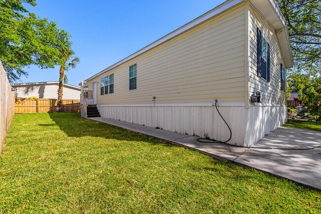 Building Photo - 10503 Marina Way