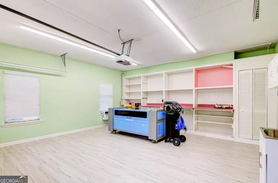 Building Photo - 513 N Fairfield Dr