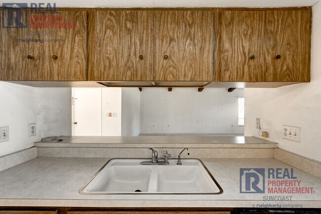 Building Photo - 1370 Palmwood Dr