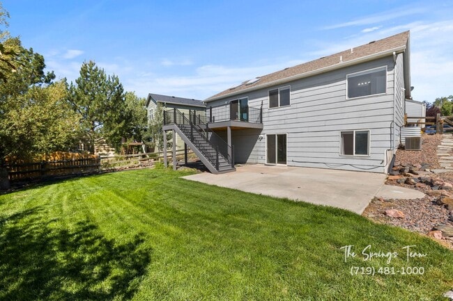 Building Photo - Spacious Ranch-Style 5-Bedroom in The Heig...