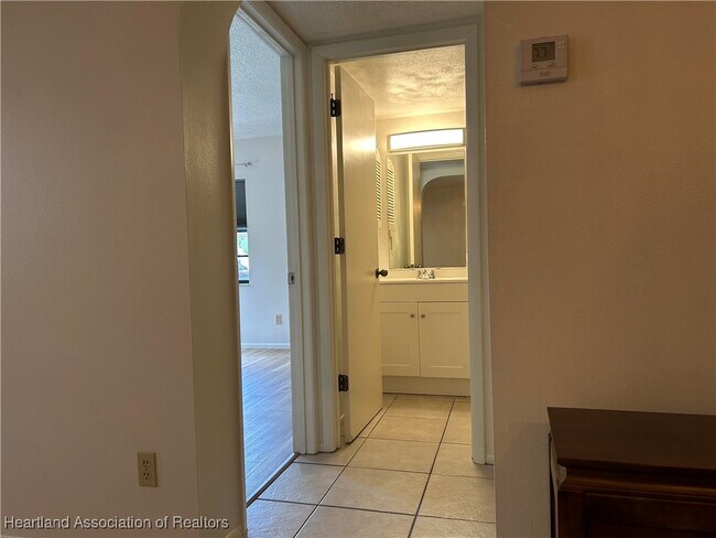 Building Photo - 603 Manor Cir