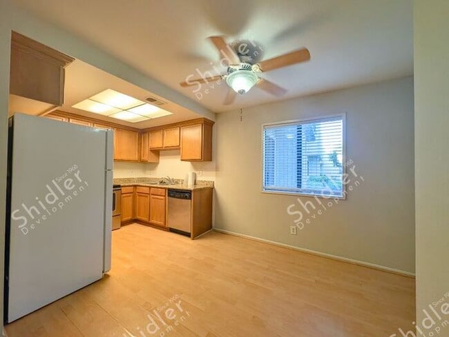 Building Photo - 2 Bed 1 Bath No one Above You