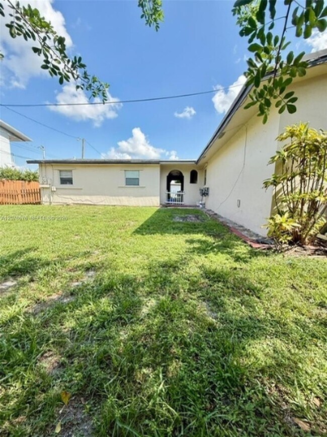 Building Photo - 4088 SW 51st St