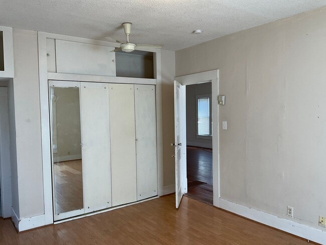 Building Photo - Roomy 2 bedroom 1 bath home