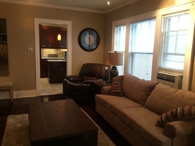 Building Photo - 1214 Park Ave