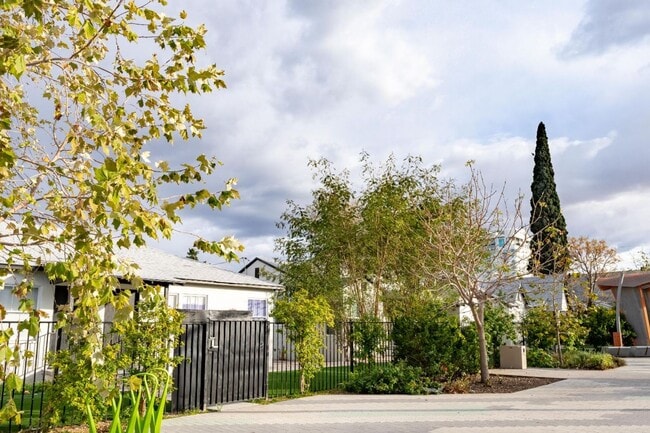 Building Photo - Beautiful 1-Bedroom Available