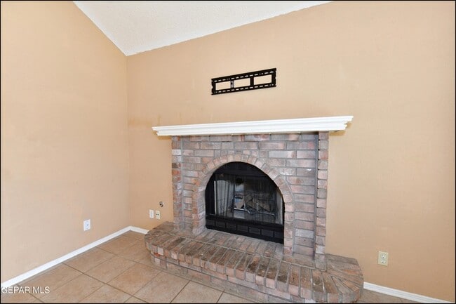 Building Photo - 7737 Plaza Azul Rd