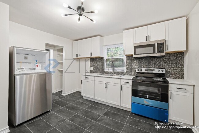 Building Photo - 684 Central Ave