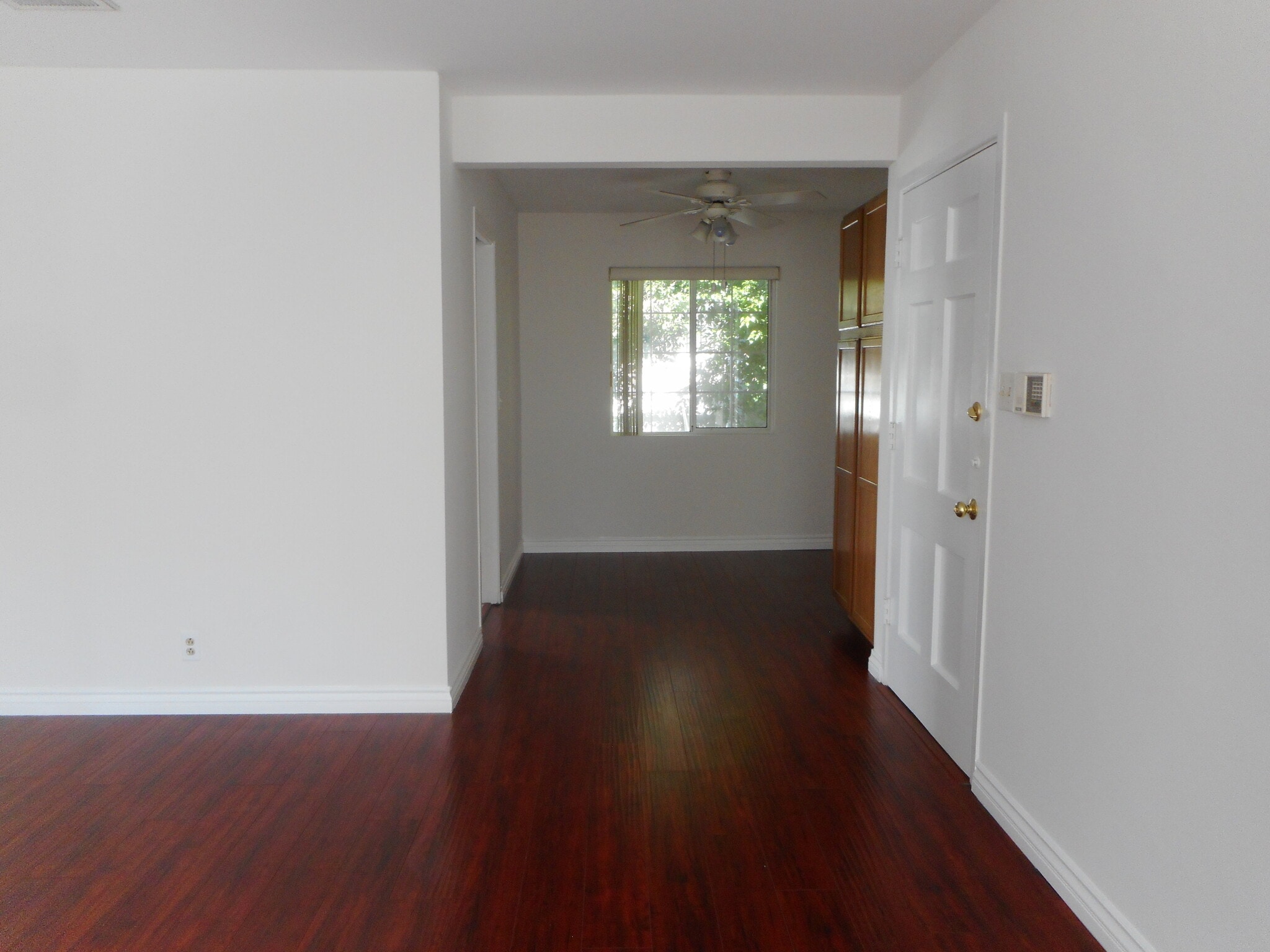 Building Photo - 4267 Van Nuys Blvd