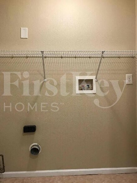 Building Photo - 9775 Thomas Ln