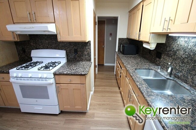 Building Photo - 3429 Braeburn St