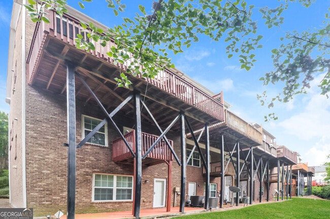 Building Photo - 1711 Highlands View Dr