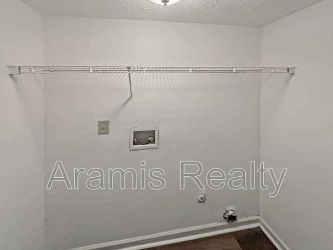 Building Photo - 3015 Spruce Cir