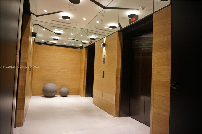 Building Photo - 121 NE 34th St