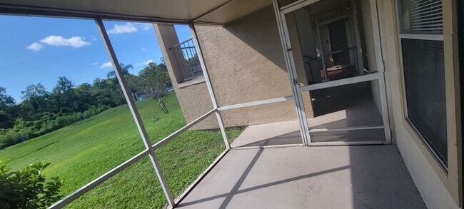 Building Photo - Landing - 633-107