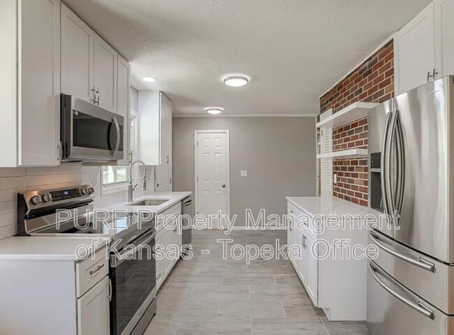 Building Photo - 9917 Flora Ave