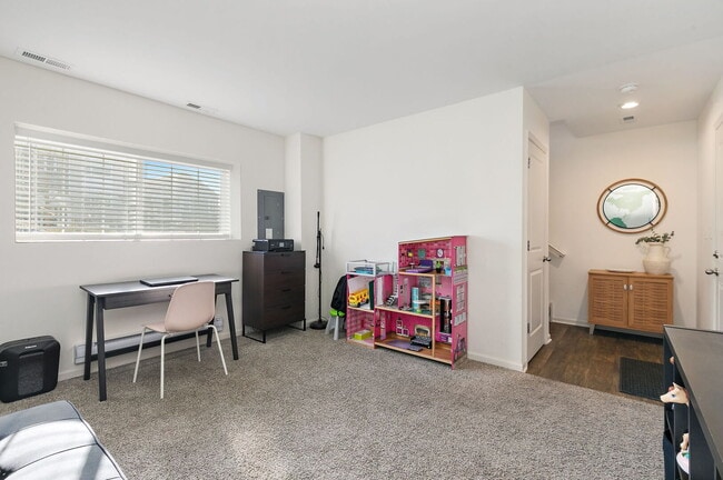 Building Photo - 3806 Honeysuckle Ln