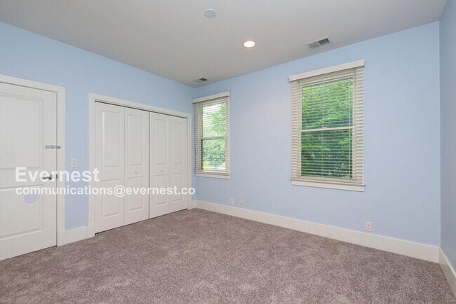 Building Photo - 312 Taylor St