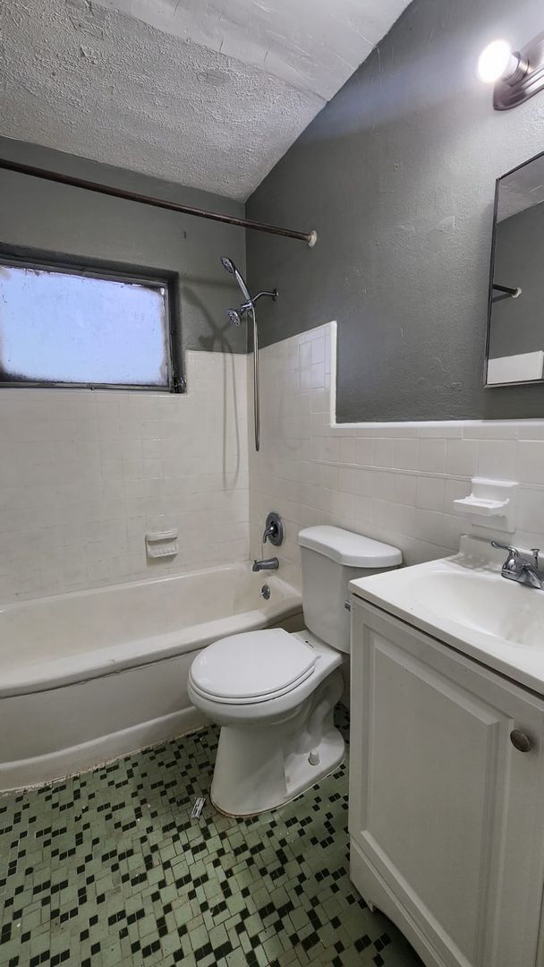 Building Photo - Beautiful & Cozy 3/1 in Downtown St.Pete!! $300 OFF FIRST MONTHS RENT MOVE-IN SPECIAL!!