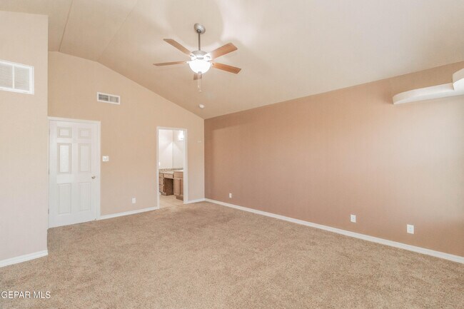 Building Photo - 14529 Jesus Almeida