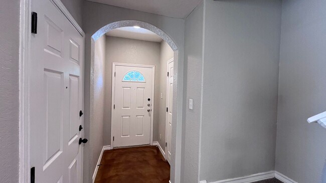 Building Photo - 5109 Flipper Dr