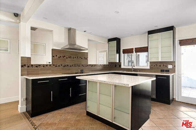 Building Photo - 8921 Ashcroft Ave