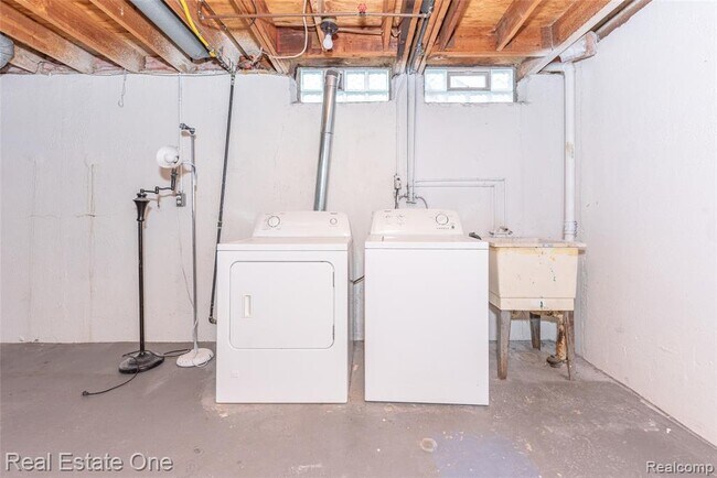 Building Photo - 29489 Geraldine Rd