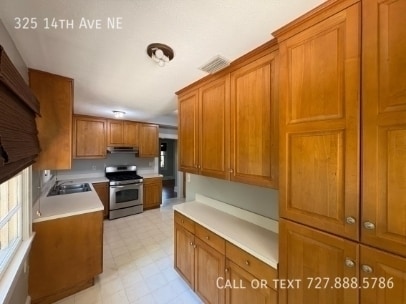 Building Photo - 325 14th Ave NE
