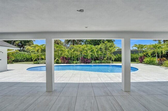 Building Photo - 2800 Banyan Blvd Cir NW