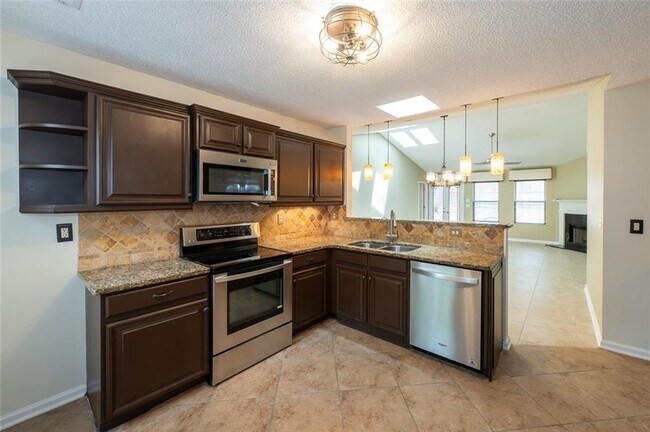 Building Photo - 3100 Pebble Creek Ln