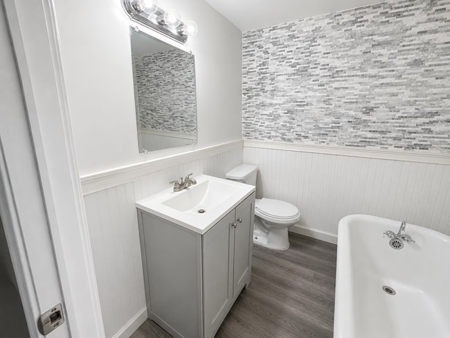 Building Photo - Three-Bedroom Home In Baltimore