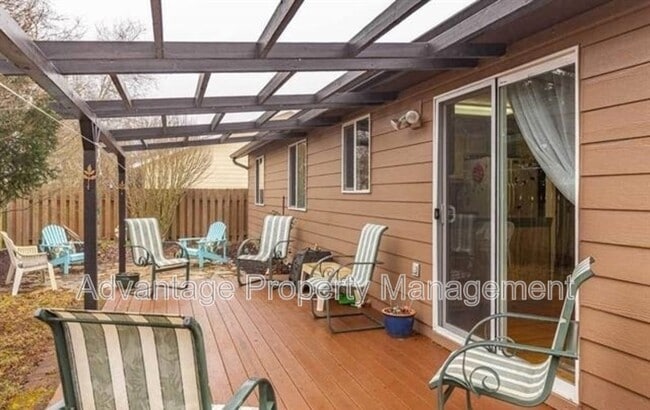 Building Photo - 3122 30th Ave SE