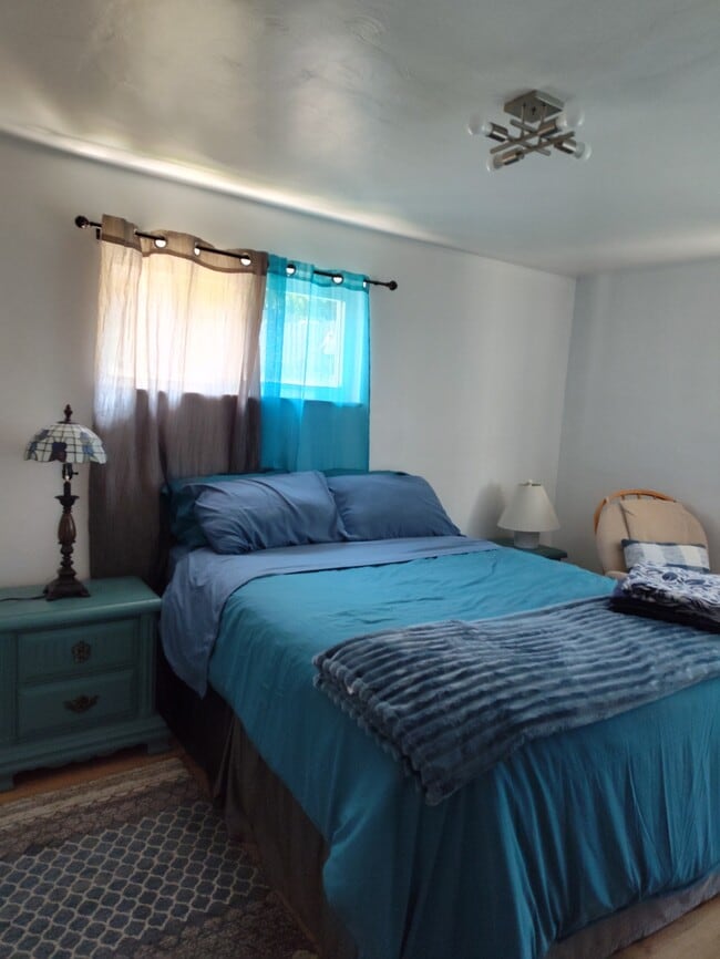 Building Photo - 1718 Fallowfield Ave