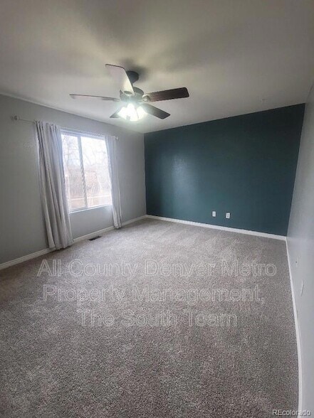 Building Photo - 4365 W Kenyon Ave