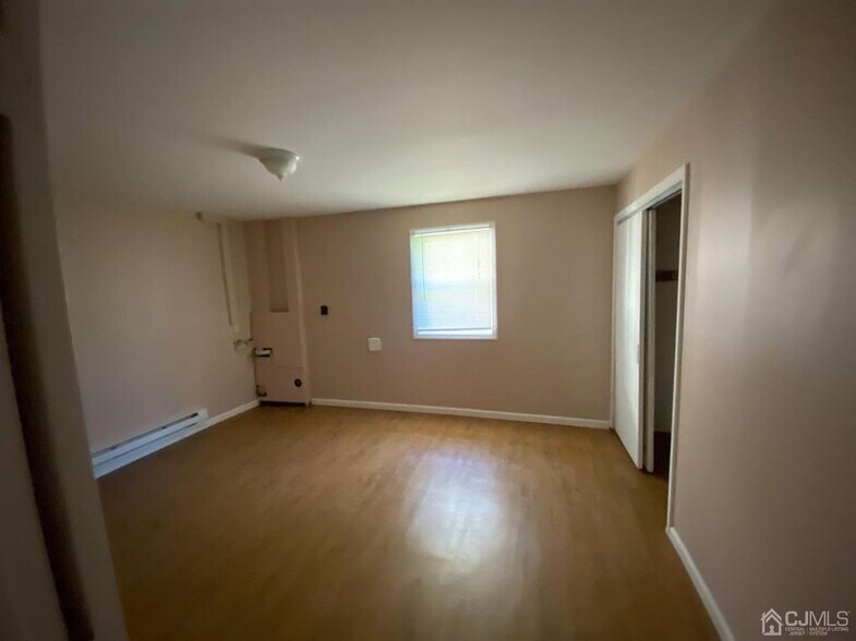 Building Photo - 368B Summerhill Rd