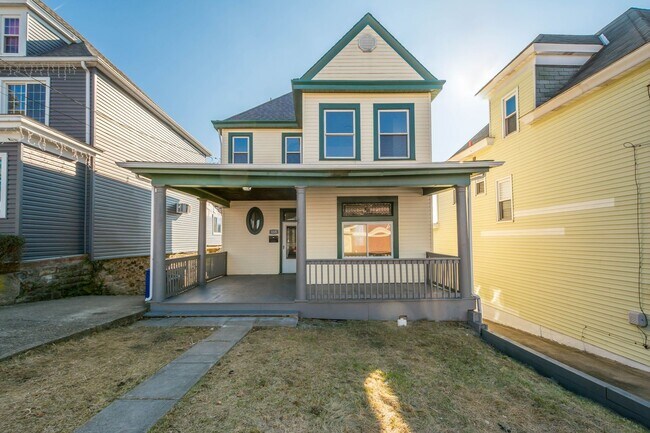 Building Photo - Stunning 3 bedroom home in Carrick available August 1!