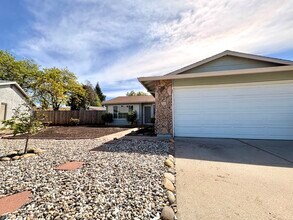 Building Photo - Beautiful 3 Bedroom, 2 full bathroom single story with HUGE backyard! For rent in Sacramento