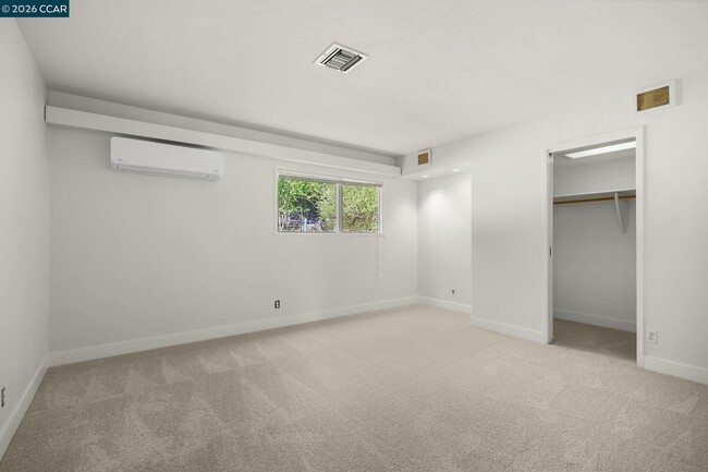 Building Photo - 165 Topaz Ln