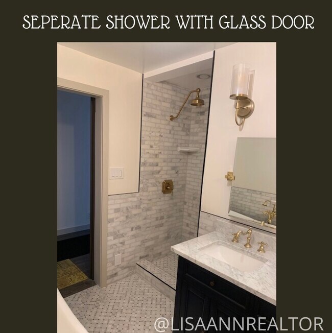 Building Photo - 2568 N Beachwood Dr