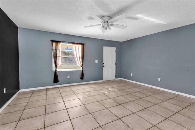 Building Photo - 284 Lomond Dr