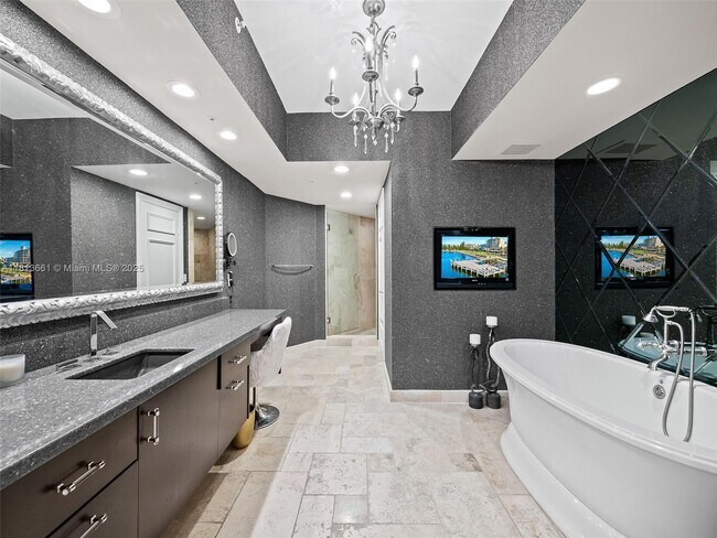 Building Photo - 333 Las Olas Way