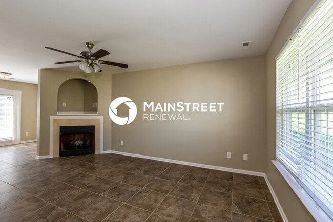 Building Photo - 3 Bedroom Pet-Friendly Home in Charlotte, NC with Main Street Renewal