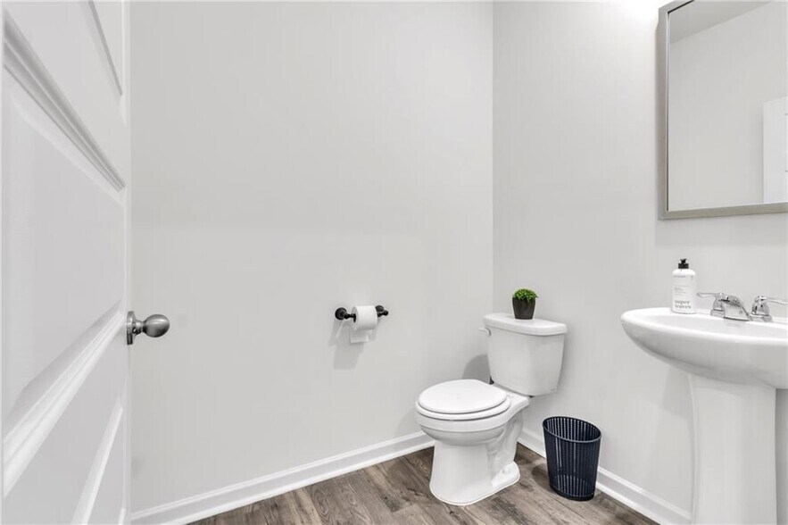 Building Photo - 1560 Gray Br Dr