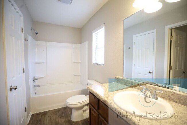 Building Photo - Beautiful 3 bed / 2 bath home with fenced back yard - Nettleton!!