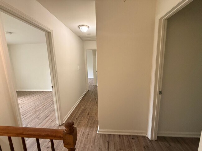 Building Photo - 8720 Mornington Dr
