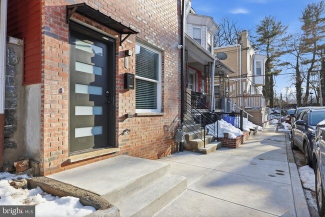 Building Photo - 458 W Earlham Ter