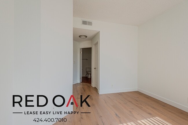 Building Photo - 884 Palm Ave